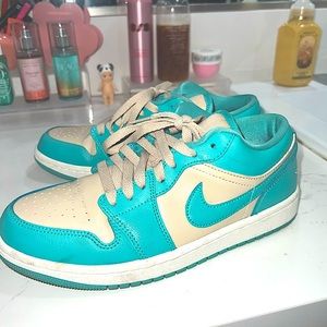 Women’s Air Jordans 8.5